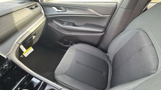 2026 Jeep Grand Cherokee GRAND CHEROKEE LAREDO X 4X4