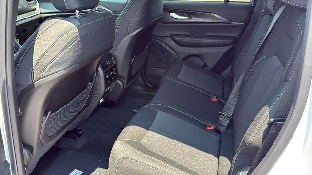2026 Jeep Grand Cherokee GRAND CHEROKEE LAREDO X 4X4