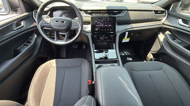 2026 Jeep Grand Cherokee GRAND CHEROKEE LAREDO X 4X4
