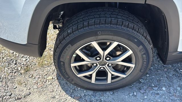2027 Jeep Grand Cherokee GRAND CHEROKEE LAREDO 4X4