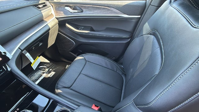 2027 Jeep Grand Cherokee GRAND CHEROKEE LIMITED RESERVE 4X4