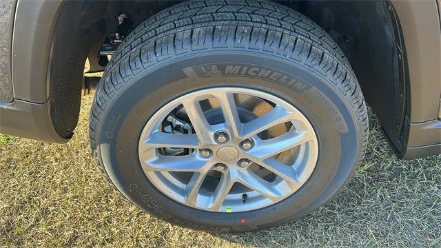 2025 Jeep Grand Cherokee GRAND CHEROKEE L LAREDO X 4X2