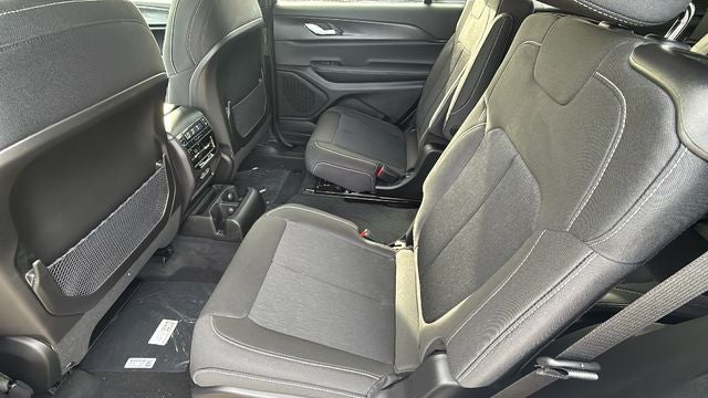 2025 Jeep Grand Cherokee GRAND CHEROKEE L LAREDO 4X2