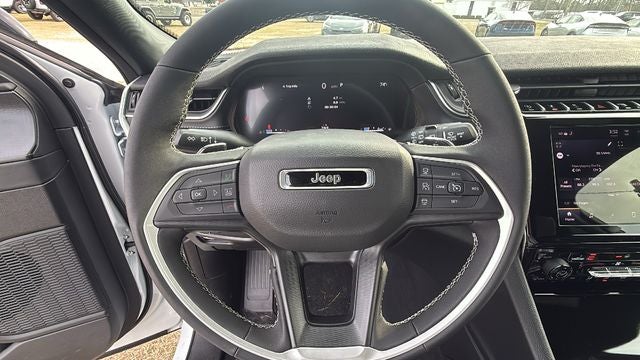 2025 Jeep Grand Cherokee GRAND CHEROKEE L LAREDO 4X2