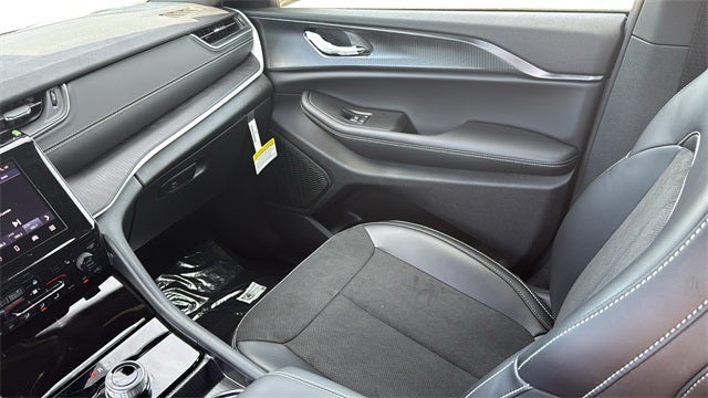 2025 Jeep Grand Cherokee GRAND CHEROKEE L ALTITUDE 4X2