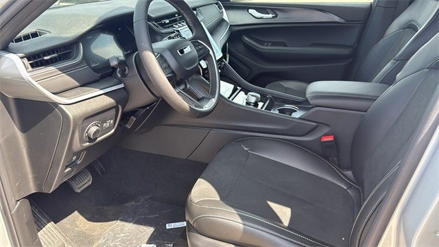 2025 Jeep Grand Cherokee GRAND CHEROKEE L ALTITUDE 4X2