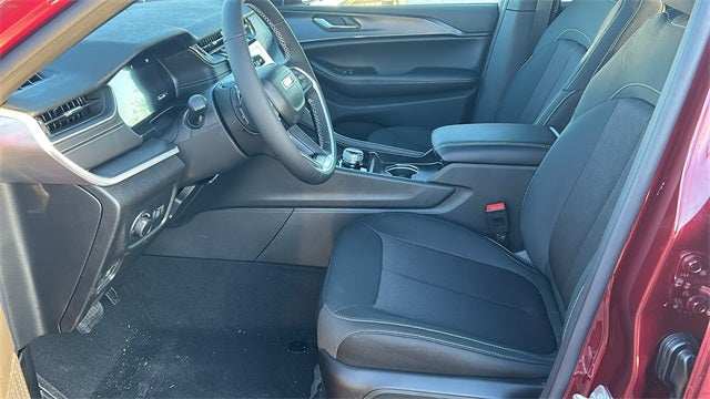 2025 Jeep Grand Cherokee GRAND CHEROKEE L LAREDO X 4X2