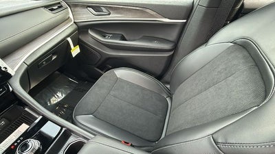 2026 Jeep Grand Cherokee GRAND CHEROKEE L LAREDO ALTITUDE 4X2