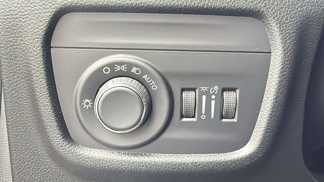 2027 Jeep Grand Cherokee GRAND CHEROKEE L LAREDO ALTITUDE 4X2