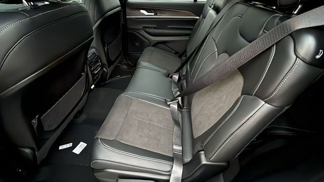 2026 Jeep Grand Cherokee GRAND CHEROKEE L LAREDO ALTITUDE 4X2