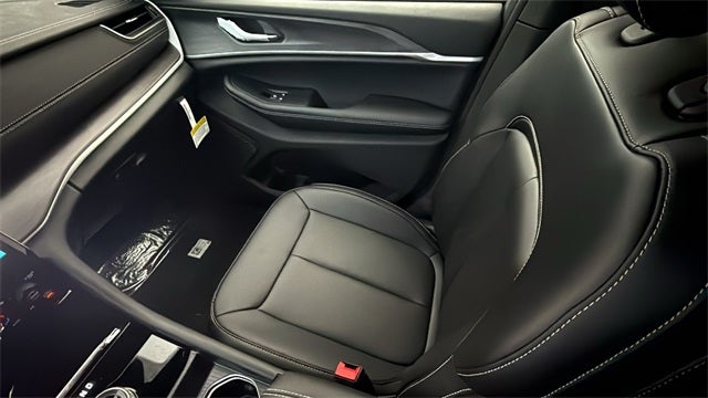 2025 Jeep Grand Cherokee GRAND CHEROKEE L LIMITED 4X2