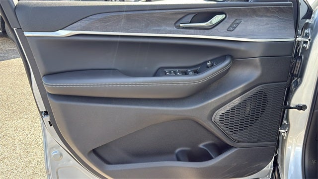 2025 Jeep Grand Cherokee GRAND CHEROKEE L LIMITED 4X2