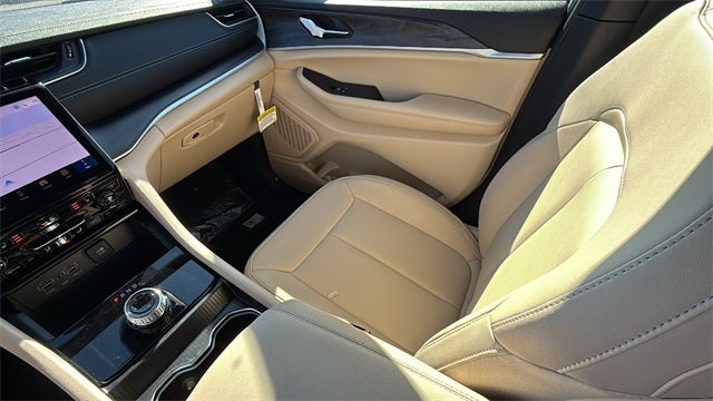 2025 Jeep Grand Cherokee GRAND CHEROKEE L LIMITED 4X2