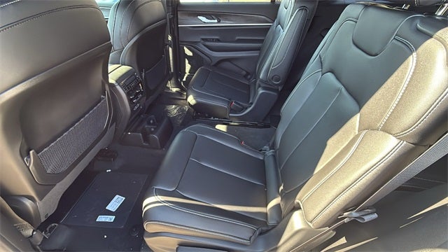 2025 Jeep Grand Cherokee GRAND CHEROKEE L LIMITED 4X2