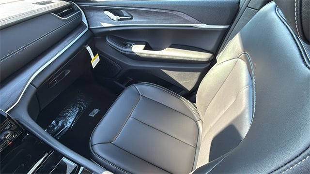 2025 Jeep Grand Cherokee GRAND CHEROKEE L LIMITED 4X2