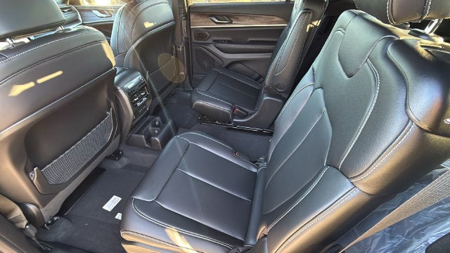 2027 Jeep Grand Cherokee GRAND CHEROKEE L LIMITED 4X2