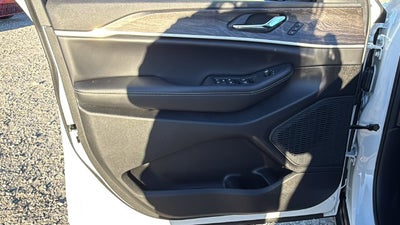 2027 Jeep Grand Cherokee GRAND CHEROKEE L LIMITED 4X2
