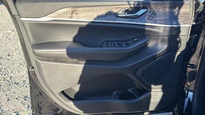 2027 Jeep Grand Cherokee GRAND CHEROKEE L LIMITED 4X2