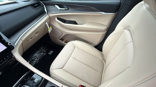 2026 Jeep Grand Cherokee GRAND CHEROKEE L LIMITED 4X2