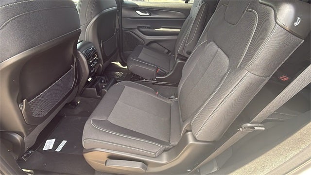 2025 Jeep Grand Cherokee GRAND CHEROKEE L LAREDO X 4X4