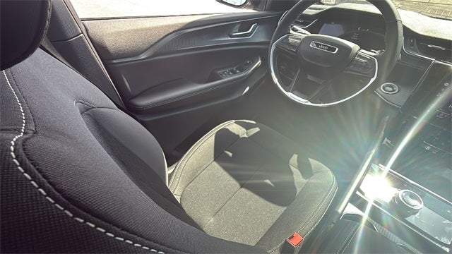 2025 Jeep Grand Cherokee GRAND CHEROKEE L LAREDO X 4X4