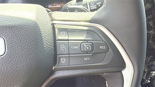 2025 Jeep Grand Cherokee GRAND CHEROKEE L LAREDO X 4X4