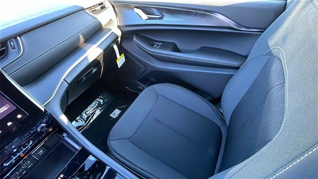 2025 Jeep Grand Cherokee GRAND CHEROKEE L LAREDO X 4X4