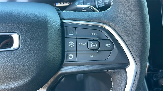 2025 Jeep Grand Cherokee GRAND CHEROKEE L LAREDO X 4X4