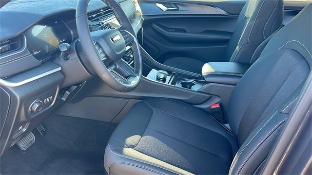 2025 Jeep Grand Cherokee GRAND CHEROKEE L LAREDO X 4X4