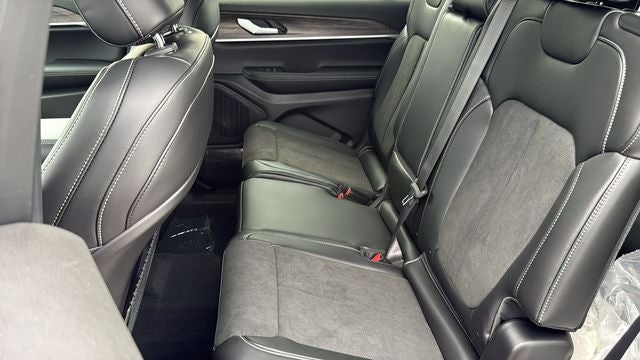 2027 Jeep Grand Cherokee GRAND CHEROKEE L LAREDO ALTITUDE 4X4