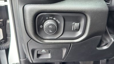 2026 RAM 1500 RAM 1500 EXPRESS QUAD CAB 4X2 6'4' BOX