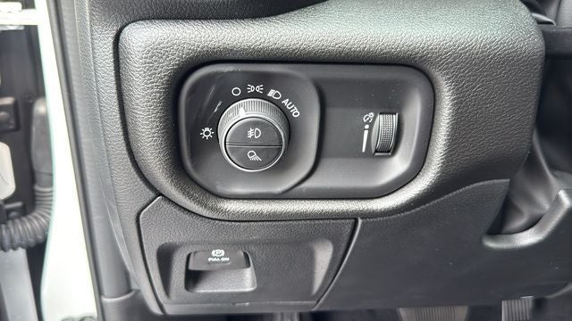 2026 RAM 1500 RAM 1500 EXPRESS QUAD CAB 4X2 6'4' BOX