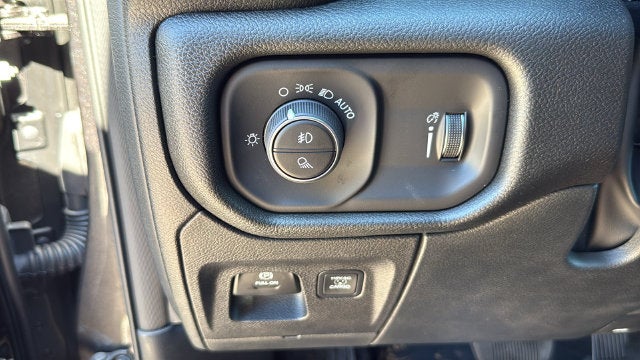 2027 RAM Ram 1500 RAM 1500 EXPRESS CREW CAB 4X4 5'7' BOX