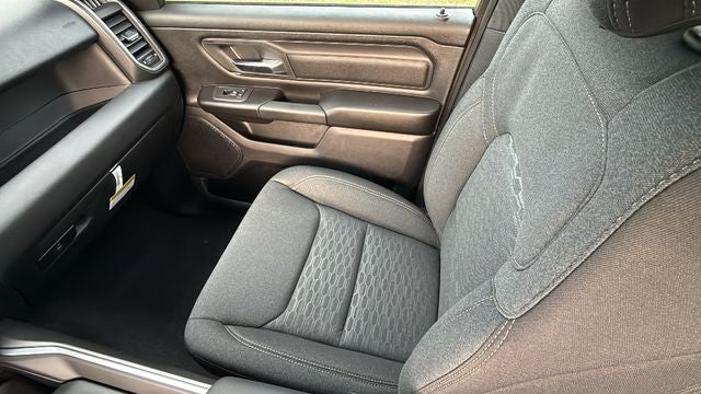 2027 RAM Ram 1500 RAM 1500 EXPRESS CREW CAB 4X4 5'7' BOX