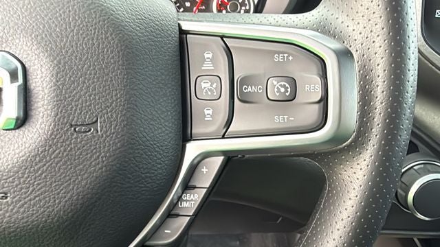 2027 RAM Ram 1500 RAM 1500 EXPRESS CREW CAB 4X4 5'7' BOX