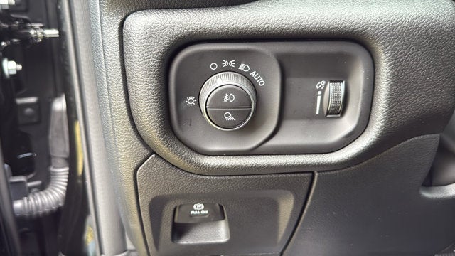 2027 RAM Ram 1500 RAM 1500 EXPRESS CREW CAB 4X4 5'7' BOX