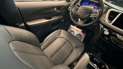 2027 Chrysler Pacifica PACIFICA SELECT