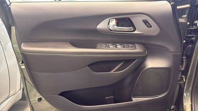 2027 Chrysler Pacifica PACIFICA SELECT