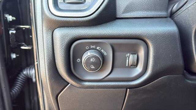 2027 RAM Ram 3500 RAM 3500 TRADESMAN CREW CAB 4X4 6'4' BOX