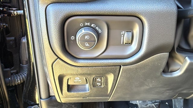 2027 RAM Ram 1500 RAM 1500 BIG HORN CREW CAB 4X2 5'7' BOX