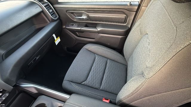 2026 RAM 1500 RAM 1500 EXPRESS CREW CAB 4X4 5'7' BOX