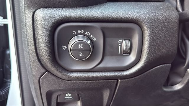2026 RAM 1500 RAM 1500 EXPRESS CREW CAB 4X4 5'7' BOX