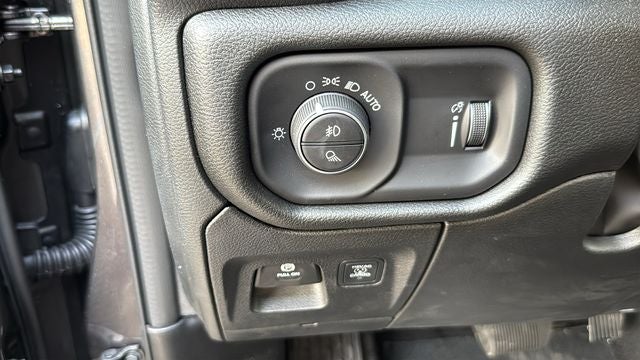 2026 RAM 1500 RAM 1500 EXPRESS CREW CAB 4X4 5'7' BOX
