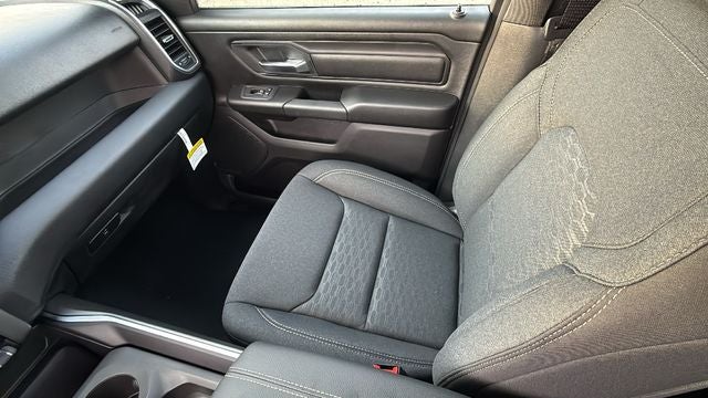 2026 RAM 1500 RAM 1500 EXPRESS CREW CAB 4X4 5'7' BOX
