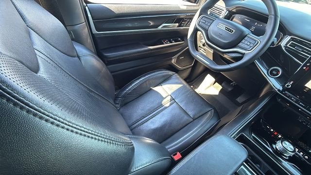 2023 Jeep Wagoneer Base