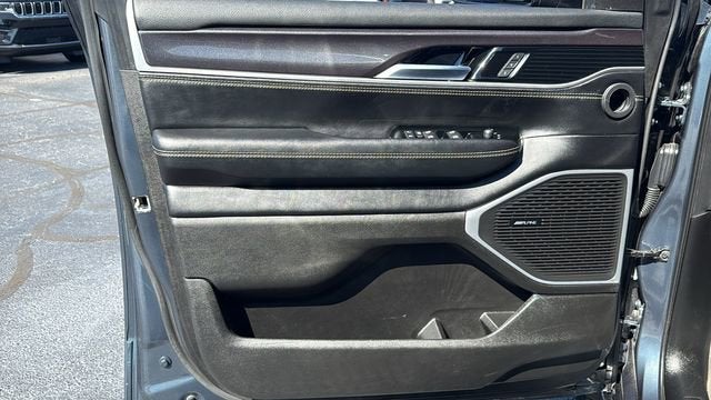 2023 Jeep Wagoneer Base