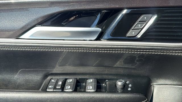 2023 Jeep Wagoneer Base