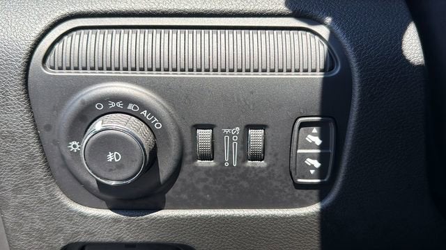 2023 Jeep Wagoneer Base