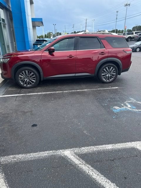 2024 Nissan Pathfinder SL