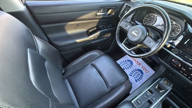 2022 Nissan Pathfinder SL